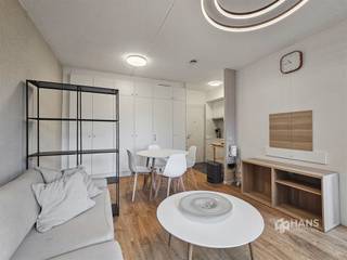 <p><span>Subliem uitgeruste gemeubelde studio (35m²) op toplocatie te Antwerpen.</span></p><p><span> </span></p><p><span>In de kaasstraat te Antwerpen vinden we op de vierde verdieping deze mooie, volledig uitgeruste studio terug in een verzorgd gebouw van 6 hoog. De studio is volledig gemeubeld en beschikt over ingemaakte kasten, een badkamer met douche, lavabo, toilet en een wasmachine. De keuken is uitgerust met een elektrisch vuur en een kleine vaatwasser. Op de 6de verdieping van het gebouw vinden we een ruim gezamenlijk terras terug met uitzicht over de Schelde.</span></p><p><span> </span></p><p><span>De bijkomende kosten bedragen €225/maand voor water en verwarming beide met afrekening op het einde van het jaar, syndicus, onderhoud en elektriciteit van de gem. delen, onderhoud van de lift en afvalverwerking.</span></p><p><span> </span></p><p><span>Kwalitatief wonen in hartje Antwerpen? Mis deze kans niet! Bewoonbare opp. 35 m² ref.: bruto vloeropp. EPC-certificaat. Voor meer info of een gratis schatting surf naar www.hansimmo.be</span></p><p><span> </span></p><p><span> </span></p><p><span> </span></p>