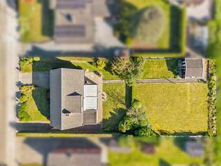 Te koop: te renoveren woning met oprit, garage en ruime tuin in Deerlijk In Deerlijk bevindt zich deze te renoveren woning op een perceel van...