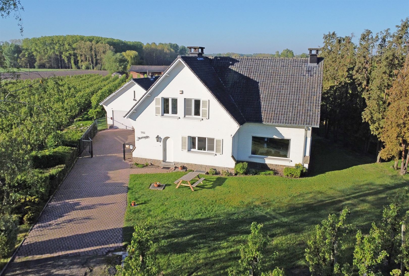 Villa + voorgelegen bouwgrond in residentiële straat  - foto 2