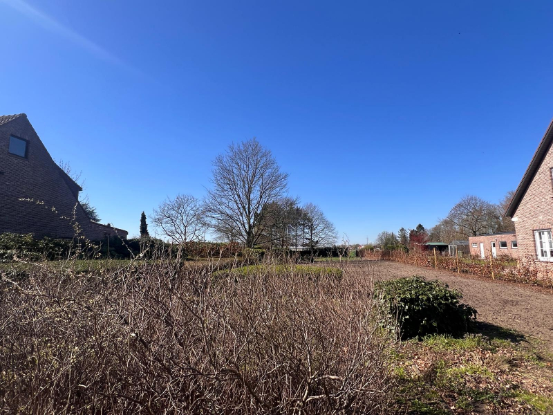 Prachtige ideaal georiënteerde villagrond 1599m² - foto 3