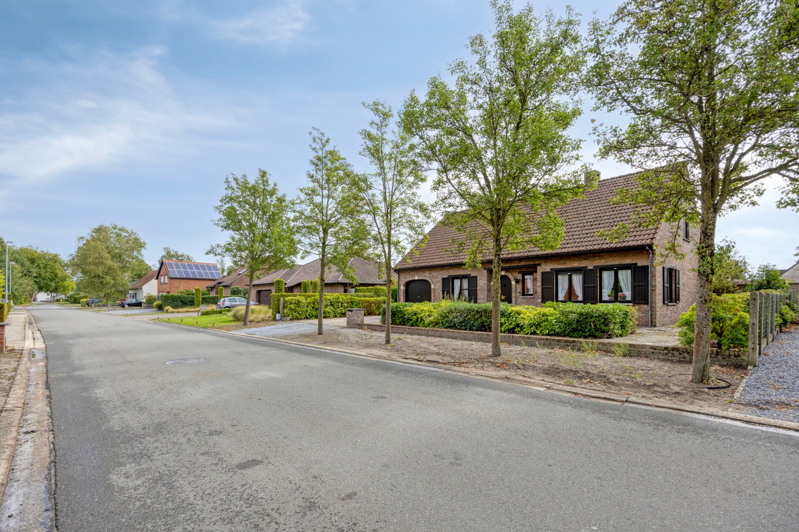 Gelijkvloerse woning met 2 slaapkamers op een mooi Z gericht perceel van 819 m² ! - foto 2