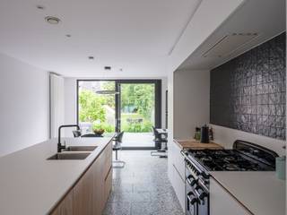 Charmante burgerwoning (BVO 214 m²) met 3 slaapkamers en zonnige tuin.Voor meer info of een bezoek, mail naar info@carloeggermont.beDit karaktervolle...