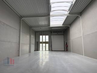 Nieuwbouw KMO-unit met een oppervlakte van 246 m² en 2 privatieve parkeerplaatsen te huur. Uitermate strategisch gelegen op de voormalige site van...