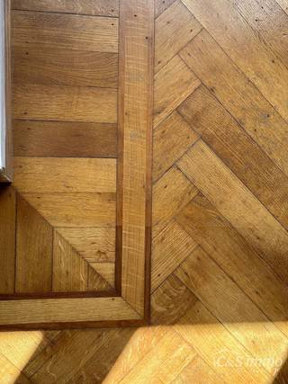 Welkom in residentie Estéria. Op de zevende verdieping van dit goed onderhouden gebouw bevindt zich dit charmante tweeslaapkamerappartement.Via de...