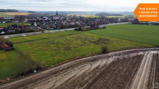 Reeds 1 van de 4 bouwloten verkocht !!Kooigem, een landelijke deelgemeente van Kortrijk waar deze bouwpercelen zich bevinden. De verkaveling is zeer...