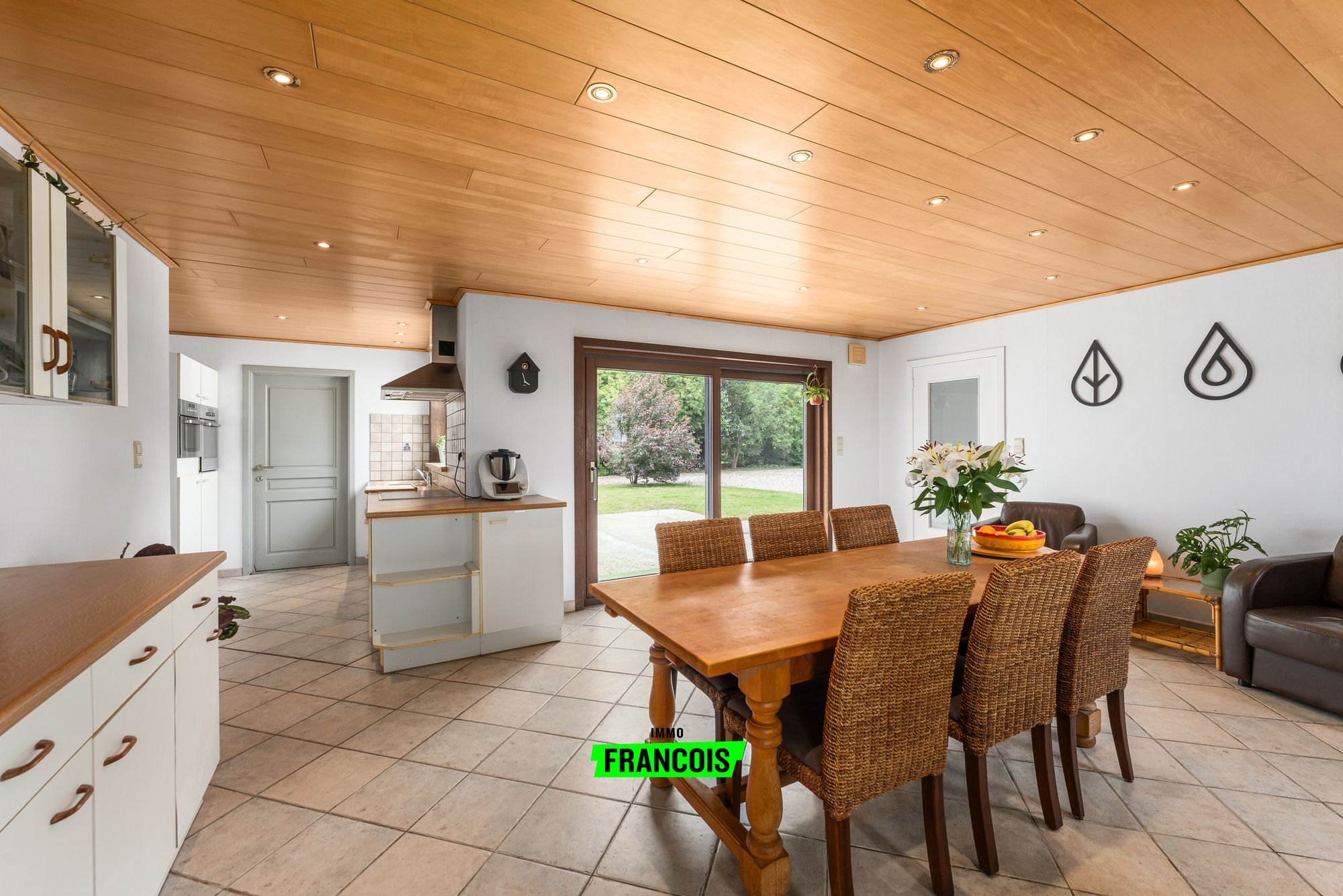 Unieke landelijke eigendom op 2.756 m² met absolute rust, privacy en waterpartijen te WULPEN/Oostduinkerke - foto 5