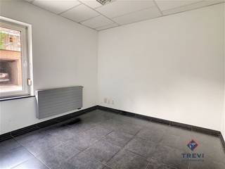 CHARLEROI : Bel espace au rez de chaussé de 104m² ACTUELLEMENT AFFECTE A USAGE DE BUREAUX PRIX SOUHAITE :165.000 € Possibilité de louer en court...