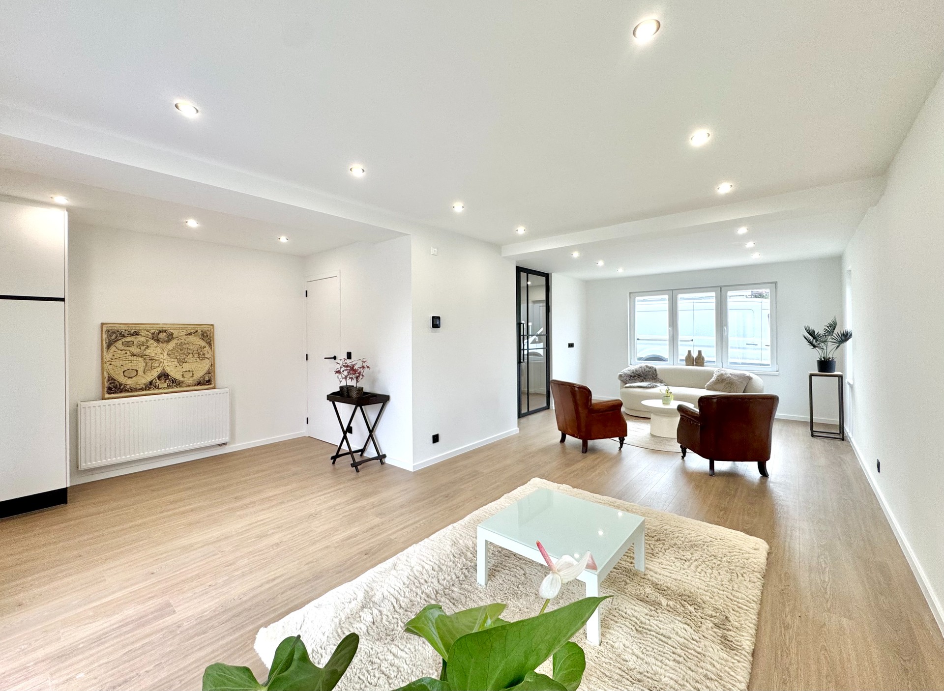 TIJDLOOS GERENOVEERDE HALFOPEN WONING OP 370 m² - foto 2