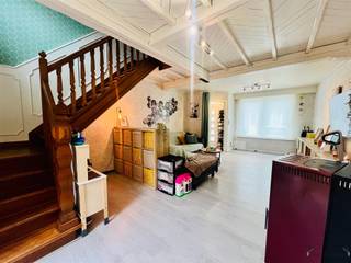 Op zoek naar een instapklare woning op een rustige locatie? Deze gezellige gesloten bebouwing is gelegen in een doodlopende straat in Grembergen.Bij...