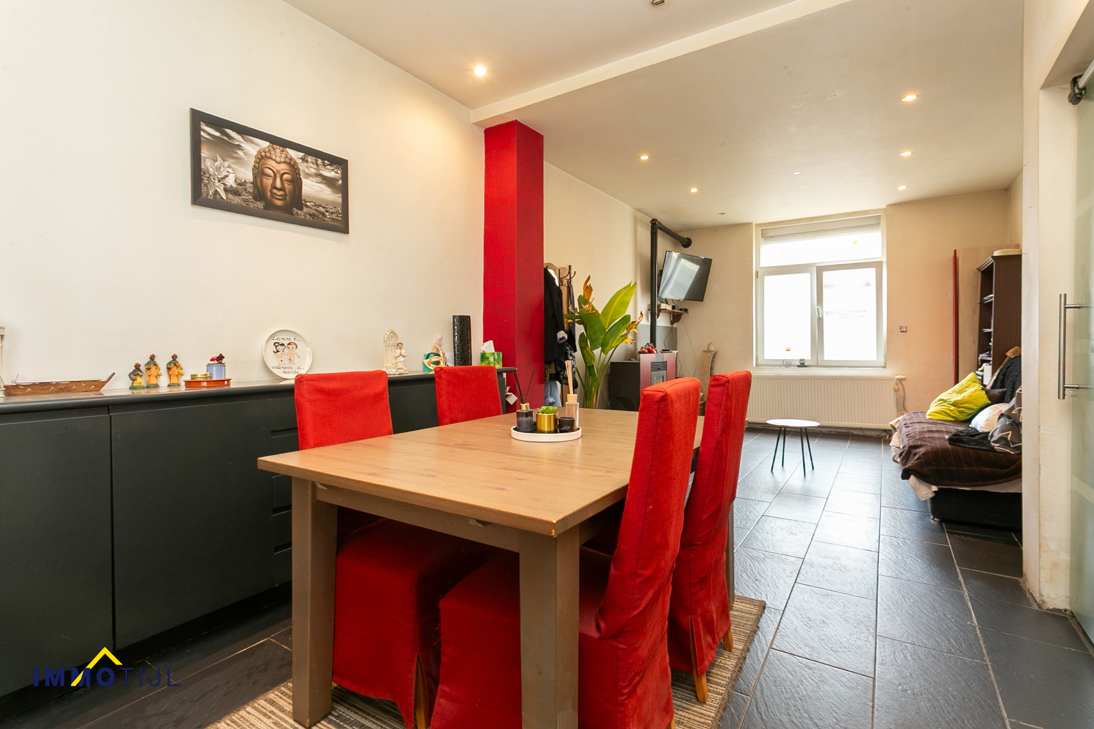 Te renoveren woning met tuin en garage, centraal gelegen! - foto 1