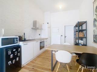 Dit net gerenoveerd éénslaapkamer appartement (ca. 49m²) straalt gezelligheid en authenticiteit uit. Lichte woonkamer op plankenvloer (ca. 14m²)...