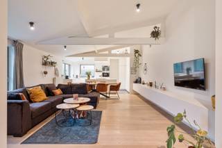 ✨ Instapklare & volledig gerenoveerde woning te Hasselt – Singelbeekstraat ✨Welkom in deze hartverwarmende, tot in de puntjes vernieuwde gezinswoning...