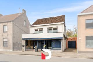 Maak kennis met deze verrassend, ruime woonst, gelegen op een uiterst strategische locatie op de grens van Sint-Michiels en Oostkamp, nabij...