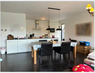 Modern gelijkvloers appartement in een recent woonproject.Het gebouw is prima gelegen in het centrum van Tielen, op wandelafstand van het station,...