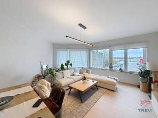 NEDER-OVER-HEEMBEEK: Dicht bij het Koninklijk Park en het Heembeekpark, evenals alle voorzieningen, mooi appartement met 1 slaapkamer van ±69 m².Op...