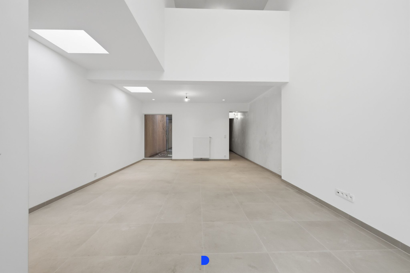 Stijlvol gerenoveerde woning met lichtrijke leefruimtes en tuin - foto 4