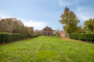 [[ DIT PAND NEEMT DEEL AAN DE ERA OPEN HUIZEN DAG OP 6/12 VAN 11:00 TOT 12:00 ]]Herent: Rustig gelegen, te renoveren woning te koop in Herent.  Op...