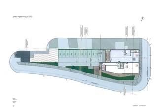 Veilige en praktische parkeeroplossing in het centrum van Waregem<br /><br />Ontdek deze bovengrondse carport, onderdeel van een modern nieuwbouwproject in het hart van Waregem.<br /><br />Elke carport is verbonden aan één van de appartementen en ligt op een rustige, goed beveiligde locatie, ver verwijderd van de straat. Zo bent u verzekerd van een veilige en gemakkelijk toegankelijke parkeerplek voor uw voertuig.<br /><br />Naast het gemak voor uzelf, vormt deze carport ook een interessante investering dankzij de blijvende vraag naar kwalitatieve parkeerplaatsen in de regio.