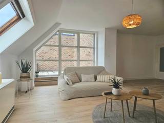 <p><span>HENRI SPILLEMAECKERSSTRAAT 3 / 7, 2850 BOOM</span></p><p><span>Penthouse met drie slaapkamers</span></p><p><span> </span></p><p><span>Op zoek naar een appartement met de ruimte van een huis?</span></p><p><span>Kom dan zeker eens kijken naar dit penthouse!</span></p><p><span> </span></p><p><span>Dit appartement biedt veel ruimte en lichtinval.</span></p><p><span>Het werd in 2026 helemaal vernieuwd en klaargemaakt voor een volgende bewoner.</span></p><p><span> </span></p><p><span>We vinden in het appartement een ruime leefruimte met open keuken, drie volwaardige slaapkamers, een badkamer, een apart toilet en een ruime wasberging.</span></p><p><span>Daarnaast zijn er twee ruime terrassen (!) zodat je afwisselend van een hele dag van de zon of schaduw kan genieten.</span></p><p><span> </span></p><p><span>De keuring elektriciteit is conform tot 2051 (!)</span></p><p><span>Het appartement is Asbestveilig.</span></p><p><span> </span></p><p><span>Graag eens komen kijken? Contacteer ons via 03 888 44 01 of via <span>info@immodillen.be</span></span></p><p><span> </span></p>