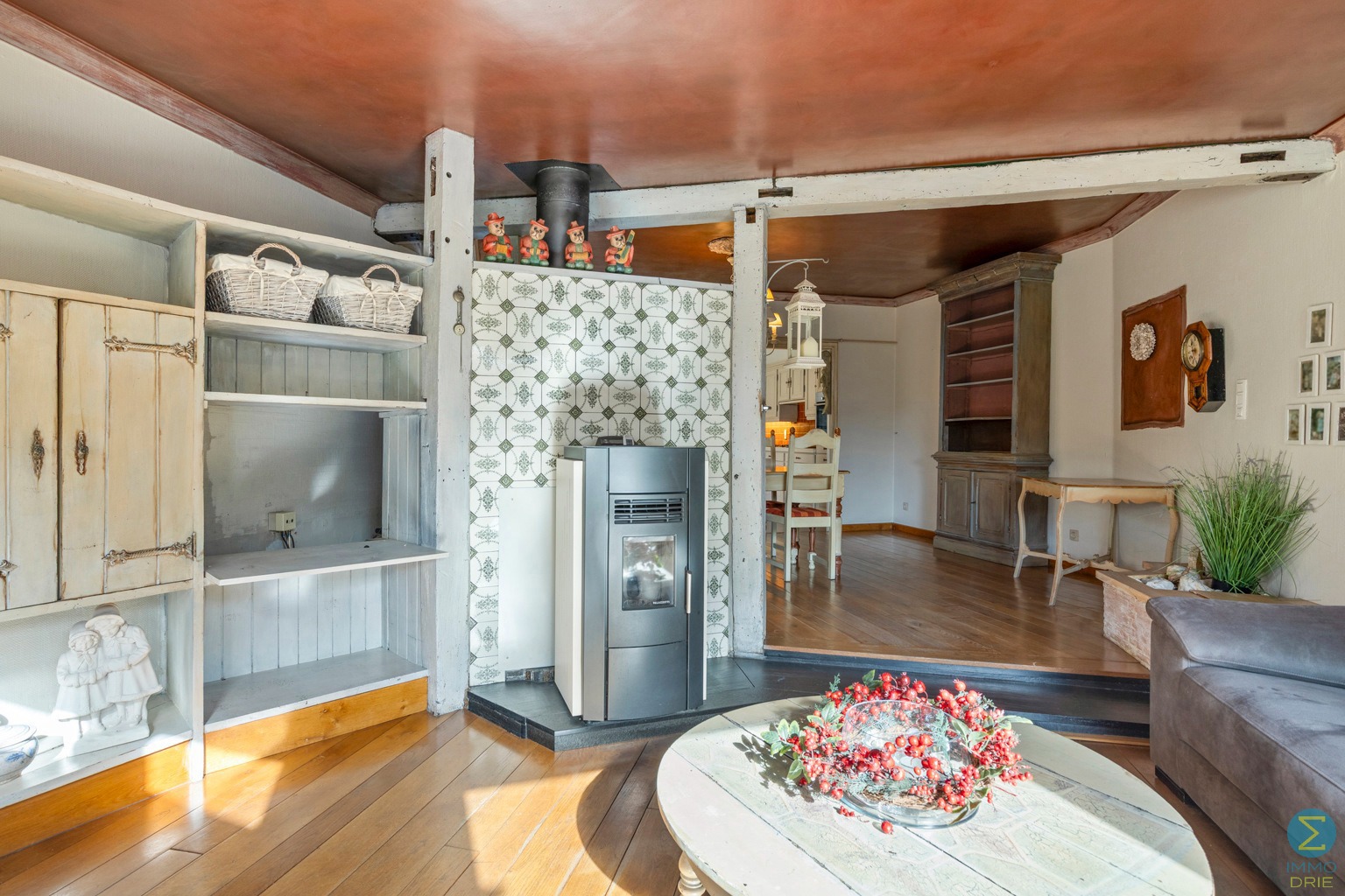 Deels te renoveren woning met 4 slpks, tuin en garage. - foto 4