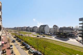 A stone's throw from the beach is this beautifully renovated apartment for sale. Thanks to the large windows, the living space enjoys an abundance...