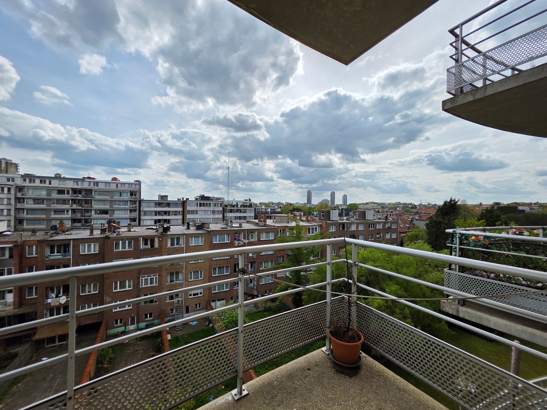Lichtrijke studio van 45 m² in Brussel, ideaal als investering of eigen woning. - foto 4