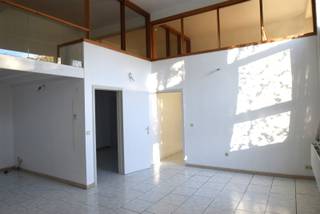 In het Pittoreske Pollinkhove werd het vroegere gemeenteschooltje omgebouwd tot een leuk woonproject bestaande uit enkele wooneenheden. Het...