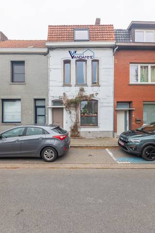 Ruime, centraal gelegen woning met 4 slaapkamer en gezellig stadstuintje (ENERGIELABEL C, elektriciteit goedgekeurd...)