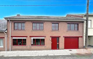 In het glooiende natuurlandschap van Aaigem, een paradijs voor liefhebbers van wandelen of fietsen, vinden we deze rustig gelegen...