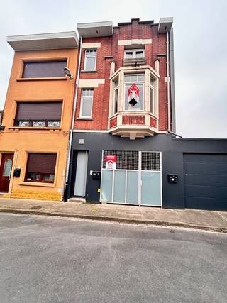Menen: gelijkvloers appartement met 1 slaapkamer te koopIndeling:inkomhal, living met open keuken, berging, badkamer, slaapkamer, kelderpluspunten: *...