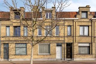 In de Masscheleinlaan bevindt zich deze charmante woning met een prachtig uitzicht op de waterloop De Ieperlee, gelegen in het hart van de...