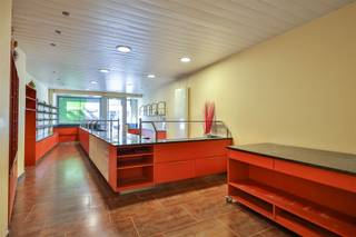 Gunstig gelegen in Wilrijk, tussen de wijken Kiel, Den Brandt en Tentoonstelling, bieden we dit polyvalente handelsgelijkvloers met een...