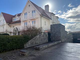 Res. KatelijneOntdek het ultieme gemak met deze vlot inrijdbare, dubbele garagebox, gelegen op Kustlaan - Het Zoute. Zeer makkelijk...