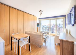 Zonnige studio te koop in de residentie Sparrow te Koksijde. Deze studio geniet van een uiterst centrale ligging: vlakbij zee, het commercieel...