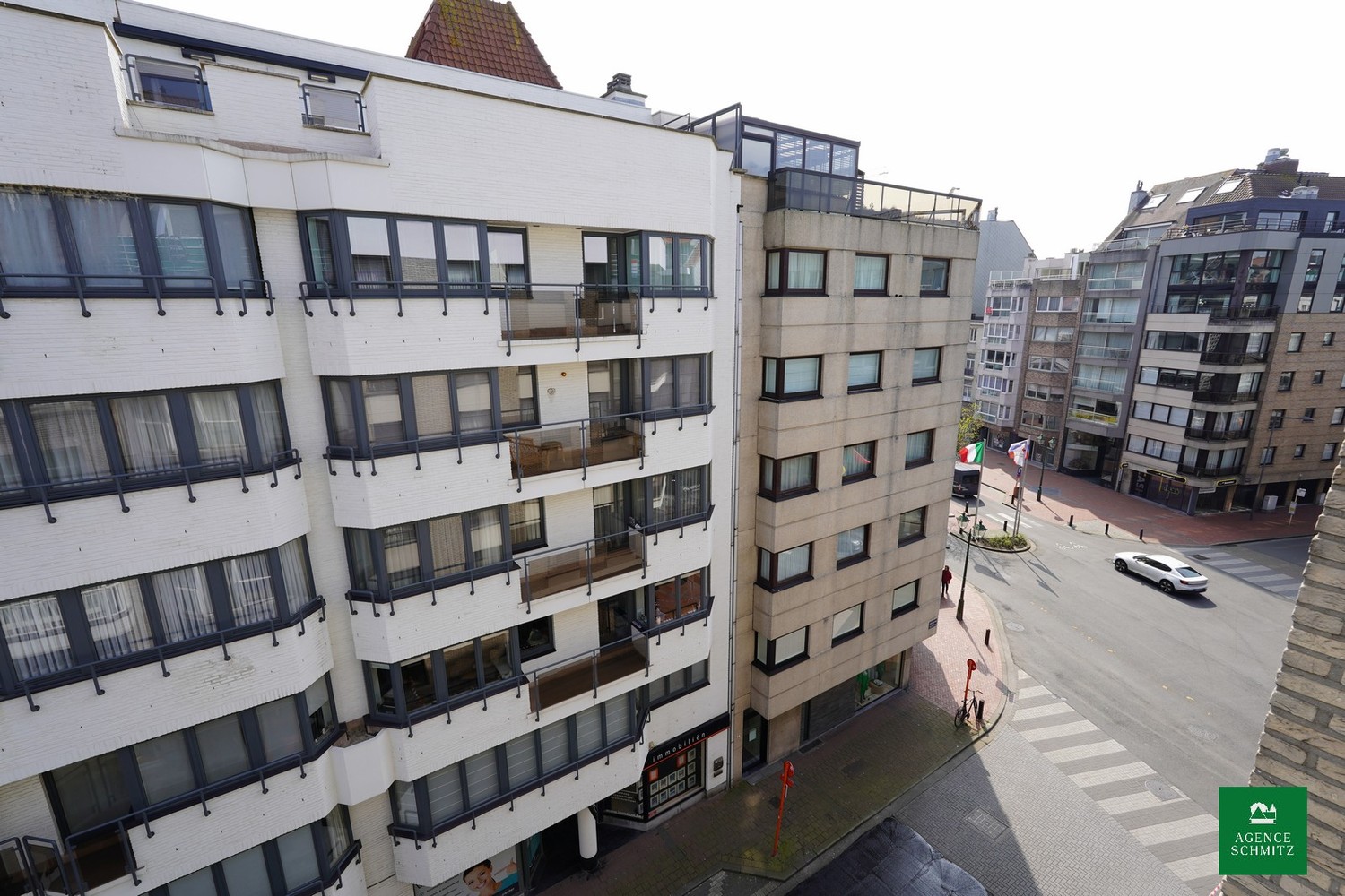Mooi appartement met 1 slaapkamer gelegen aan de kruising van de Zoutelaan met de Lippenslaan. - foto 5