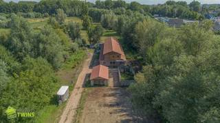 Unieke eigendom met 7 paardenstallen en ruime woning in Grembergen (Dendermonde)Op zoek naar een uitzonderlijk pand waar wonen en paardenliefde...