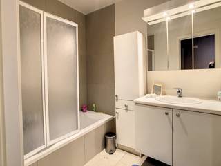 Dit gelijkvloers 2-slaapkamer appartement is gelegen in het centrum van Passendale, in de onmiddellijke nabijheid van winkels, openbaar...