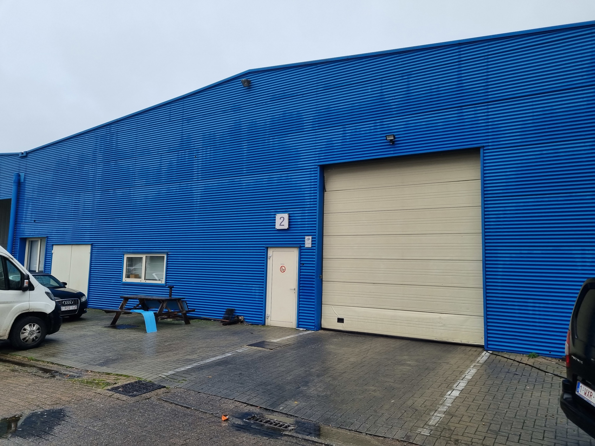 TE HUUR: BEDRIJFSGEBOUW VAN 1420M² - foto 1