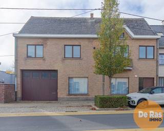 ZONNEGEM – Ruime, solide renovatiewoning met atelier/werkplaats en prachtige tuin in landelijke omgevingIn het rustige, groene Zonnegem bevindt zich...