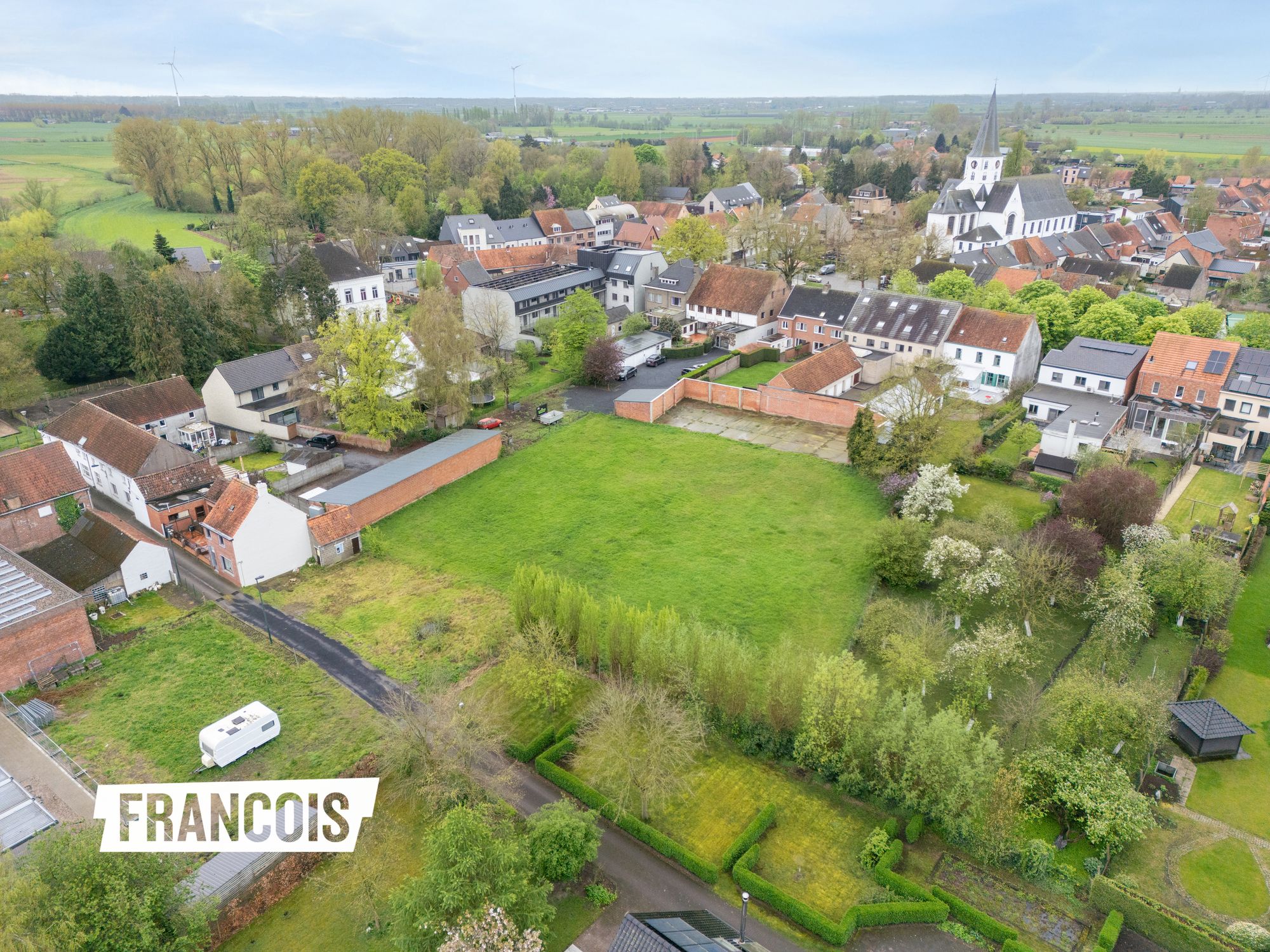 Uitzonderlijk riant perceel bouwgrond van + 1.500 m² in hartje Bassevelde - foto 4