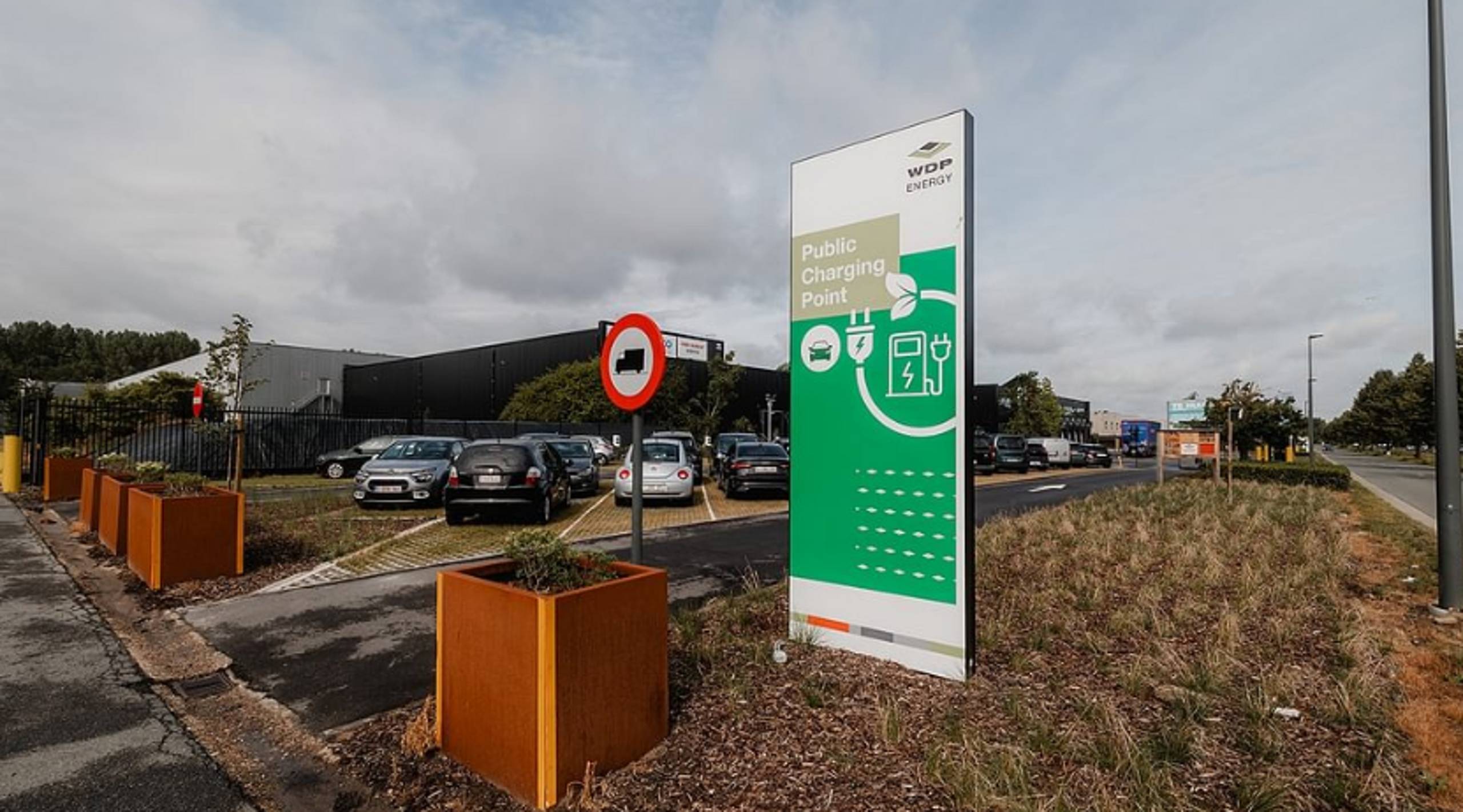 Magazijn met kantoren te huur  - foto 5