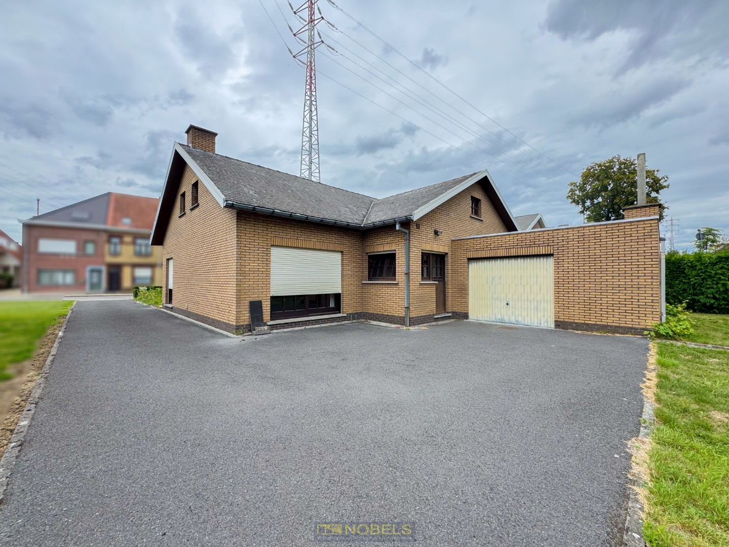 Te koop, te renoveren bungalow op ruim perceel nabij het centrum van Oudenaarde! - foto 1