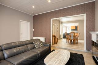 Ben je op zoek naar een praktische woning met veel potentieel in Melsele?Je komt binnen in de gezellige leefruimte  die mooi aansluit op de eetkamer...