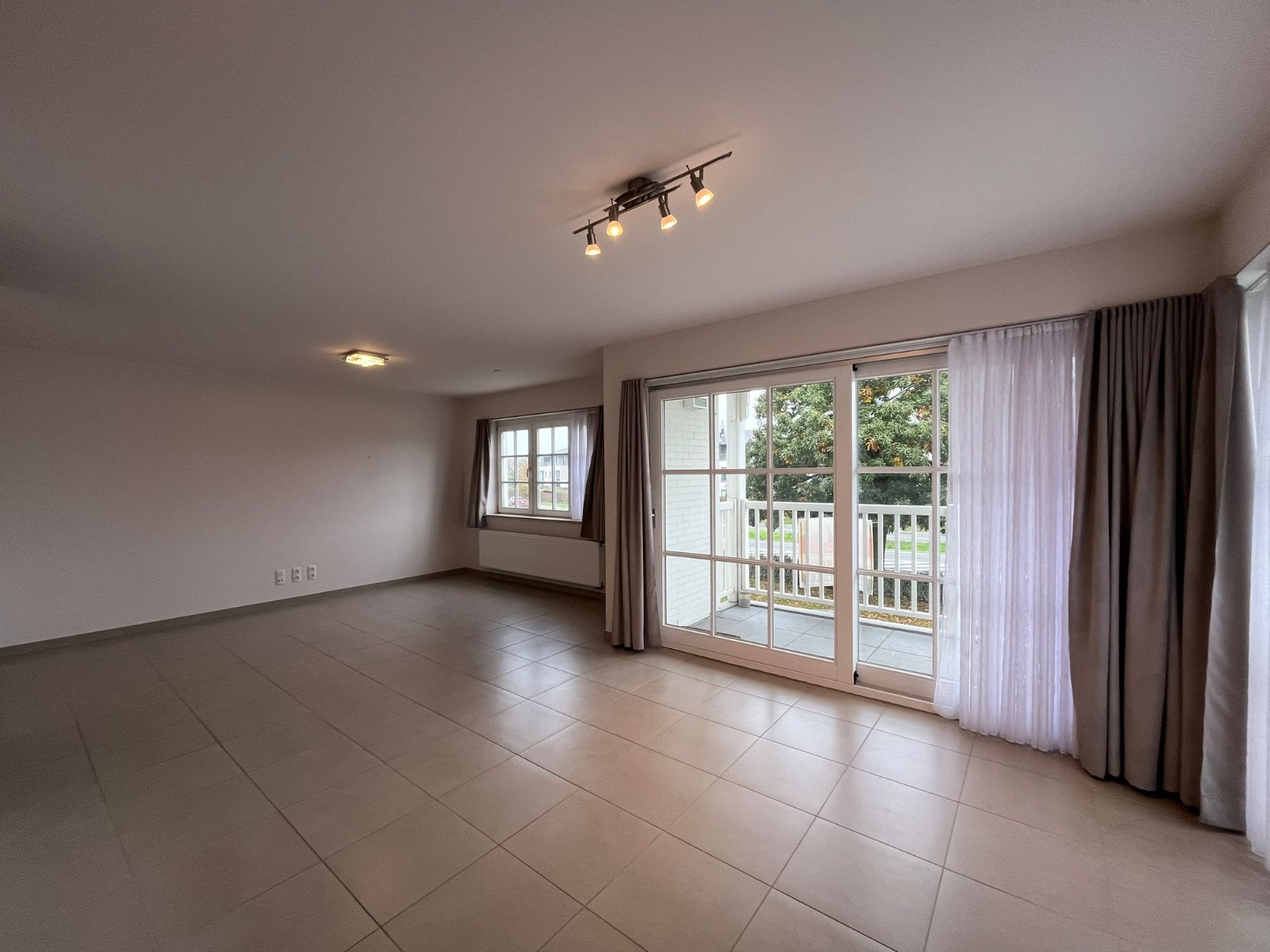 Te huur - 2 slaapkamersappartment - photo 2