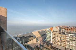 Uitzonderlijke penthouse gelegen op de Zeedijk aan het Van Bunnenplein met panoramische zichten op land en zee en mooi zonneterras...