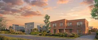 <p>Ruim en energiezuinig wonen in een groene omgeving, vlak bij Deinze.</p><p> </p><p>Op zoek naar een moderne tijdloze nieuwbouwwoning waar ruimte, rust en bereikbaarheid perfect samenkomen? In de Leihoekstraat – Brullenstraat, nabij de charmante dorpskern van Machelen-aan-de-Leie, wordt een kleinschalig en kwalitatief nieuwbouwproject gerealiseerd met 8 unieke woningen.</p><p> </p><p>Het project omvat 4 halfopen en 4 open bebouwingen, elk ontworpen met bijzondere aandacht voor hedendaags wooncomfort, energiezuinigheid, ruimtegevoel en een kwalitatieve afwerking. </p><p>De woningen bieden royale bewoonbare oppervlaktes van ca. 166 m² tot maar liefst 243 m² en bevinden zich op mooie percelen van 444 m² tot 863 m².</p><p> </p><p>De halfopen woningen beschikken over 3 tot 4 slaapkamers, terwijl de open bebouwingen met 4 slaapkamers bijzonder geschikt zijn voor wie op zoek is naar extra ruimte voor het gezin, een thuiskantoor of hobbyruimte. </p><p>Bovendien voorziet de vergunning van ieder lot reeds in de mogelijkheid om een tuinberging op te trekken.</p><p> </p><p>Ook de ligging vormt een belangrijke troef. U woont hier in een aangename en landelijke woonomgeving, vlak bij de dorpskern van het pittoreske Machelen-aan-de-Leie en op korte afstand van Deinze. Winkels, scholen, horeca en andere dagelijkse voorzieningen bevinden zich binnen handbereik. </p><p>Tegelijk nodigt de prachtige Leiestreek uit tot wandelen en fietsen in het groen.</p><p>Dankzij de centrale ligging en de nabijgelegen verbindingswegen is er een uitstekende verbinding richting Gent en Kortrijk. Kortom: een ideale woonomgeving voor wie rustig en groen wil wonen zonder in te boeten aan bereikbaarheid.</p><p> </p><p><strong>Lanceeractie: gratis aangelegd terras!</strong></p><p>Ter gelegenheid van de lancering van dit nieuwe project ontvangt u bij aankoop vóór 31 oktober 2026 een gratis aangelegd terras. </p><p>De tegels kunnen gekozen worden uit het voorziene assortiment. </p><p>Een mooie extra om straks meteen optimaal van uw nieuwe woning en tuin te kunnen genieten.</p><p> </p><p>De start van de werken is voorzien in het voorjaar van 2027, met een geplande oplevering in het voorjaar van 2028.</p><p>Bovendien kunnen deze woningen, mits voldaan is aan de toepasselijke wettelijke voorwaarden, in aanmerking komen voor het verlaagde btw-tarief van 6% op het constructieaandeel. Op het grondaandeel zijn registratierechten van toepassing.</p><p> </p><p>Interesse in één van deze 8 woningen? </p><p>Neem gerust contact met ons op voor de prijslijst, grondplannen, het lastenboek en verdere informatie over de beschikbare loten en aankoopvoorwaarden. </p><p>Wij bekijken graag samen met u welke woning het beste aansluit bij uw woonwensen.</p><p> </p>