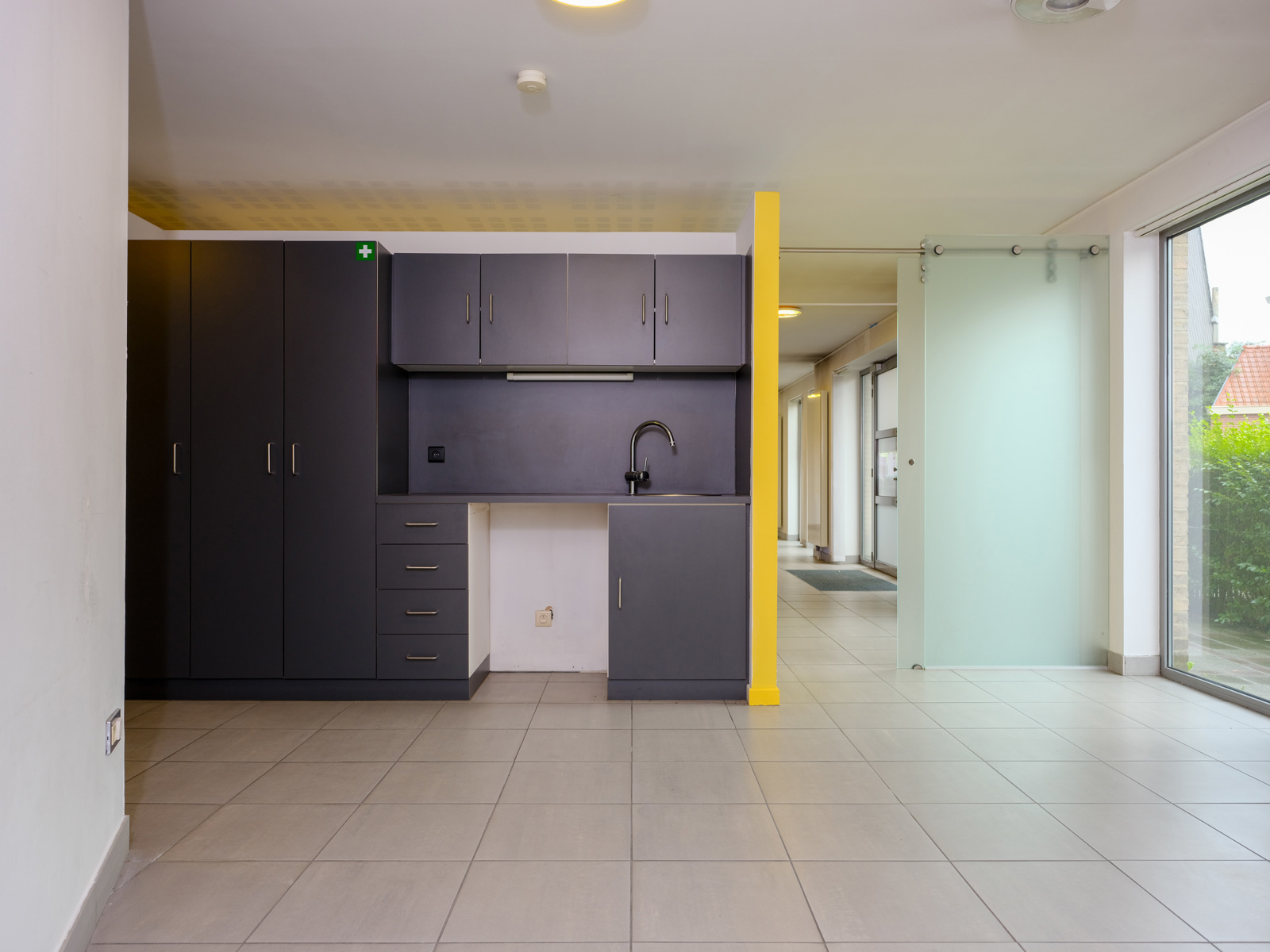 Kantoorruimte te koop op een uitstekende locatie in het centrum van Tielt - foto 4