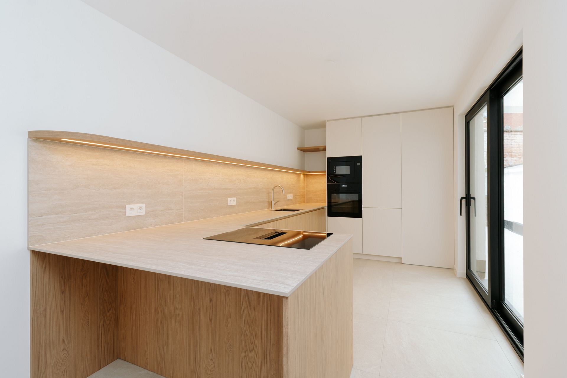 Volledig gerenoveerde woning op het Antwerpse Zuid. - foto 4