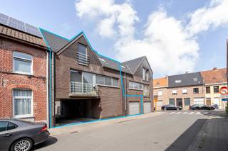 Op zoek naar een moderne en instapklare woning op een topligging? Deze eigentijdse woning (bouwjaar 2011) combineert comfort, energiezuinigheid en...