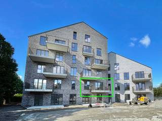 Laatste 6 appartementen! Dit modern nieuwbouwproject ROOTS is rustig gelegen met zicht op groen, op wandelafstand van het station en het CENTRUM. Aangename terrassen en/of tuinen, lichtrijke leefruimtes met open geïnstalleerde keukens, volledige afwerking, en zo goed als opleverklaar. Ondergrondse parkeerplaatsen en bergingen. Bijna-energieneutraal (max E30): vloerverwarming voorzien. Wenst u het modelappartement te bezichtigen: guido@immobeguin.be